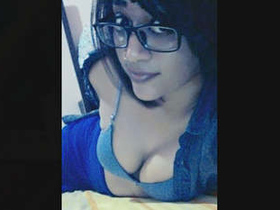 Indian girl's selfie obsession continues in Part 3