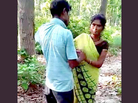 Local Desi girl Randi flaunts her body in outdoor pussy show