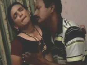 Azra from Lucknow: Aunty in a steamy video