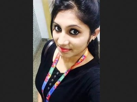 Indian teenager shows off her body in MMS video
