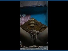 Adorable Bengali babe fingering her pussy in hot video