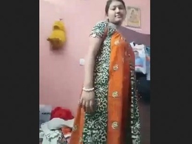 Unsatisfied Bengali boudi gets fingered in village