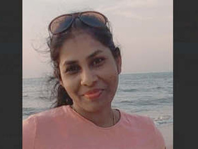 Sri Lankan couple has fun with boobs and pussy