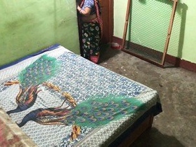 Sahu Bhabhi's brother-in-law's loud groans in defiance of pados