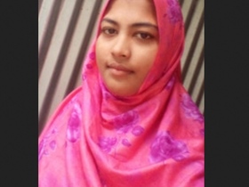 Watch a vintage village bhabi flaunt her best features
