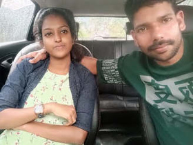 Desi's lover gets rough sex in the car