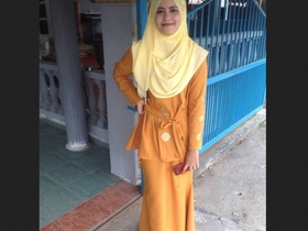 Muslim girl in hijab gets naughty on camera