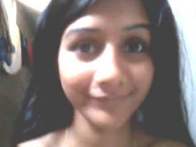 Desi girl uses her fingers to pleasure herself in this sexy video