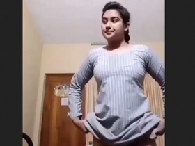 Desi Bhabi reveals her naked body in front of camera