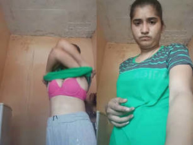 A seductive Indian woman bares her naked body in a sizzling video
