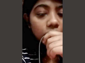 Kolkata girl flaunts her breasts on video call