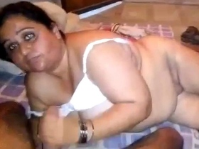 Mature mom screams in ecstasy as she gets pounded