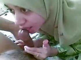 Pompous girl gets veiled in a steamy video