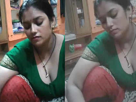 Aunty's big boobs and cleavage on full display