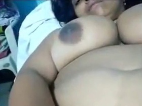 Older sister pleasures herself in solo video