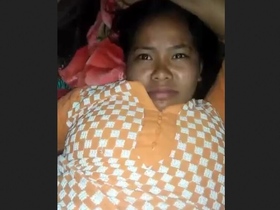 Lover stretches bhabi's pussy and ass in steamy video