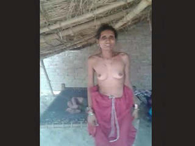 Mature aunty flaunts her big boobs and pussy in explicit video