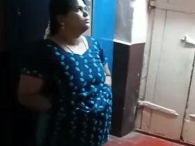 Neighborhood bhabhi sneaks into the house for some naughty fun