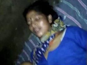 Indian bhabhi gets pounded in her ass by a young guy