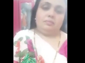 Horny mature bhabhi seduces her lover with her sensual moves