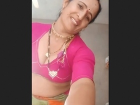 Watch aunty's sexy nude selfie videos