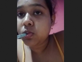 Indian girl shows off her body in a sizzling video for her lover