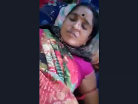 Mature Desi bhabhi gets wild in a steamy video