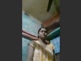 Indian babe flaunts her assets in a seductive performance