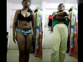 Hot Indian stripper bares her big boobs and pussy in seductive striptease